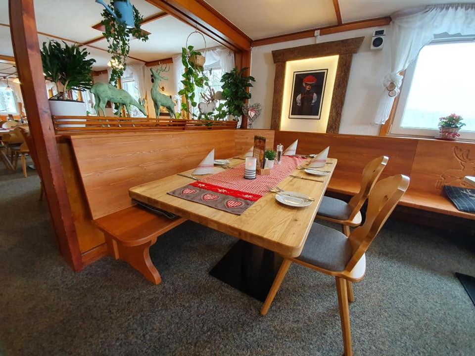 Gasthaus Zum Hirschen Furtwangen Luaran gambar